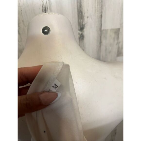 White top - Picture 4 of 8